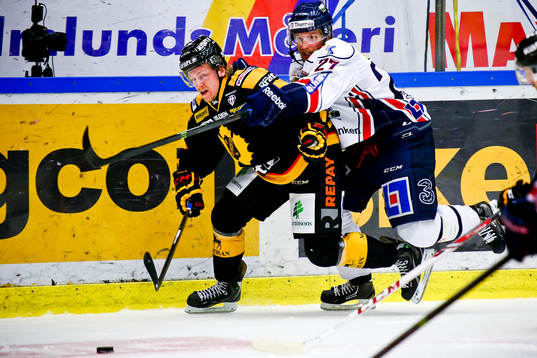 Skellefteås Anton Lindholm mot Linköpings Joachim Rohdin