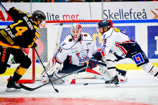 Skellefteås Petter Emanuelsson mot Linköpings Eric