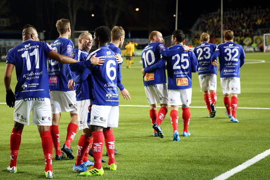 Åtvidaberg jublar och Kristian Bergström kramar om