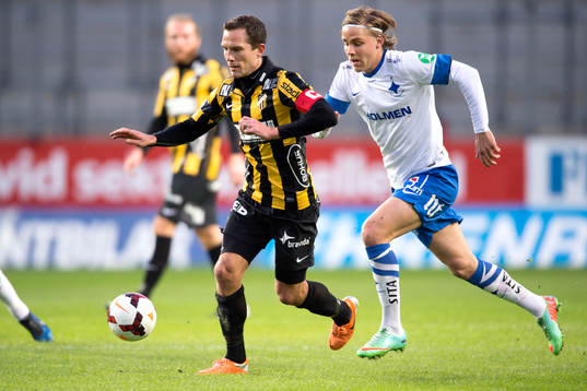 Häckens Martin Ericsson jagas av Norrköpings Christoffer