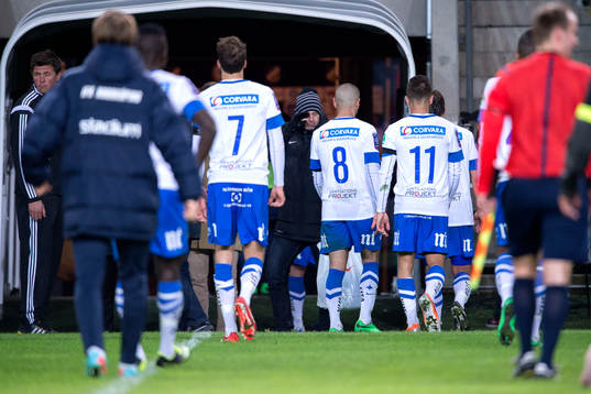 Norrköpingsspelarna lämnar planen