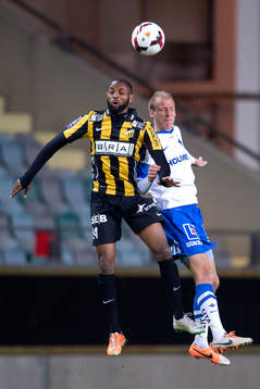Häckens Rene Makondele i nickduell med Norrköpings