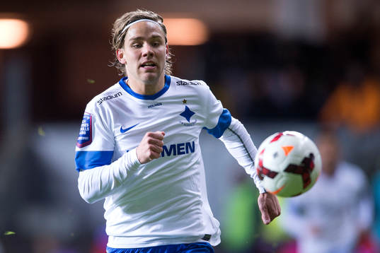 Norrköpings Christoffer Nyman jagar bollen