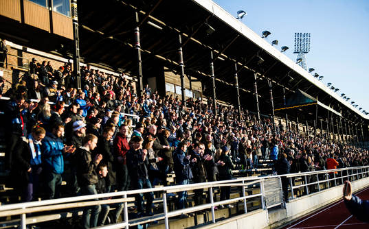 supportrar håller en tyst minut