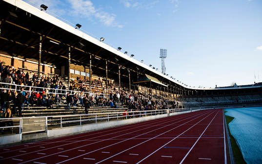 supportrar håller en tyst minut