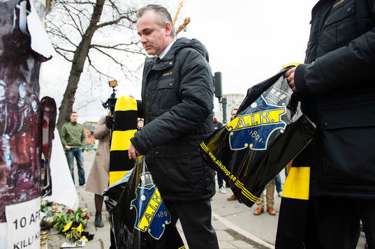s ordförande Johan Segui hedrar