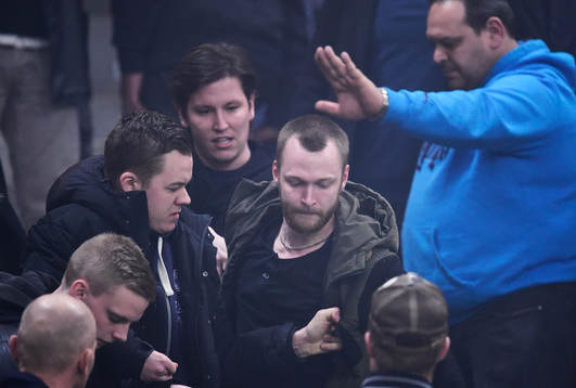 De två männen som gav sig på och slog en person på