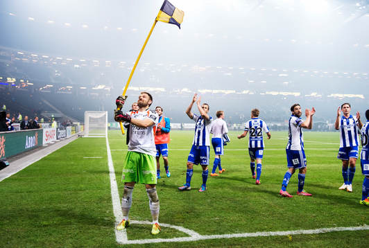 IFK Göteborgs målvakt John Alvbåge jublar