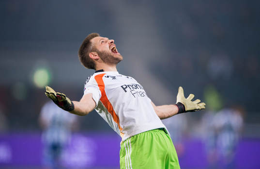 IFK Göteborgs målvakt John Alvbåge jublar