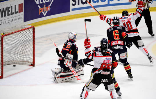 Örebros Jonas Karlsson jublar