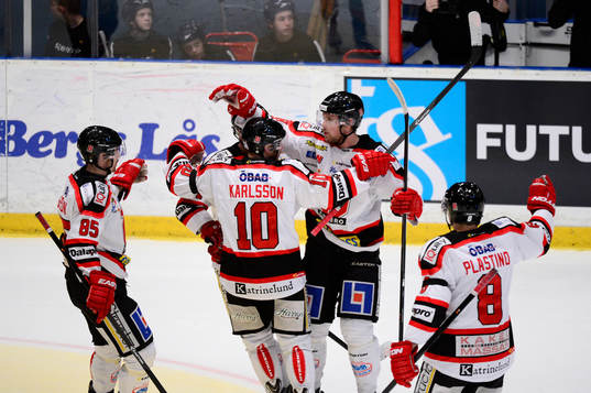 Örebros Jonas Karlsson jublar
