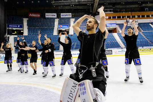 Örebros spelare jublar
