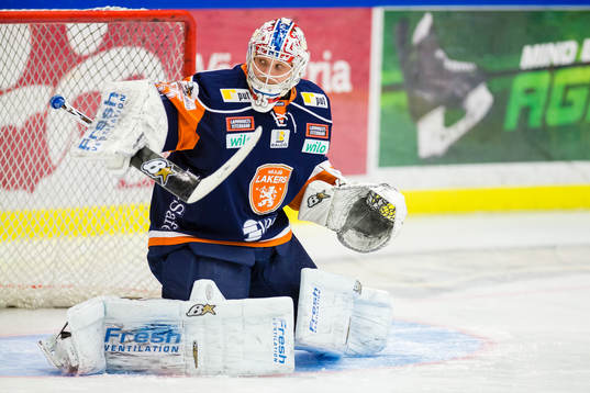 Växjös målvakt Teemu Lassila innan ishockeymatchen i SHL
