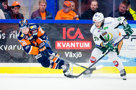 Bläddra bland fler bilder av Ishockey, SHL, Semifinal 1, Växjö - Färjestad