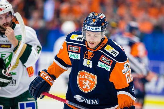 Växjös Erik Josefsson blundar