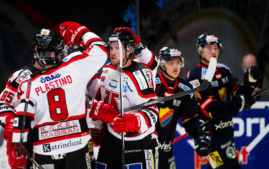 Örebros spelare jublar