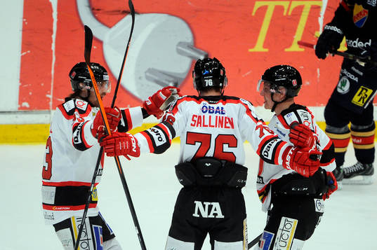 Örebros Jere Sallinen jublar