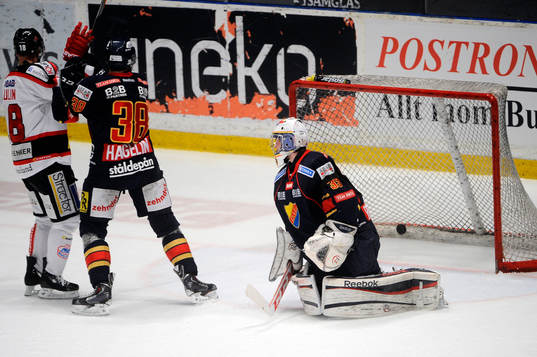 Örebros Jere Sallinen jublar