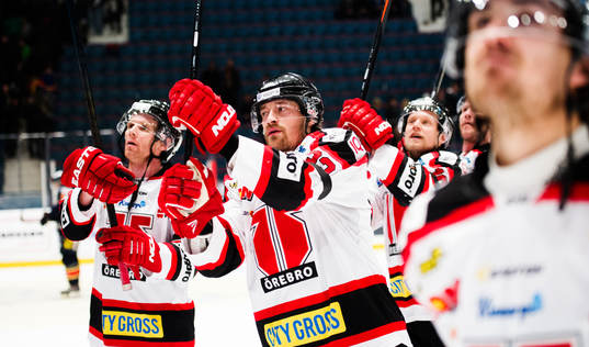 Örebros  Daniel Sondell  jublar