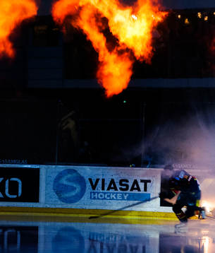 Djurgårdens  Marcus Sörensen  åker in på isen
