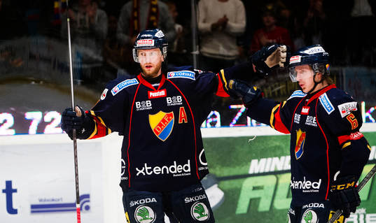 Djurgårdens  Michael Holmqvist och Marcus Sörensen  jublar