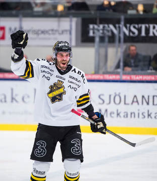 s Per Svensson jublar