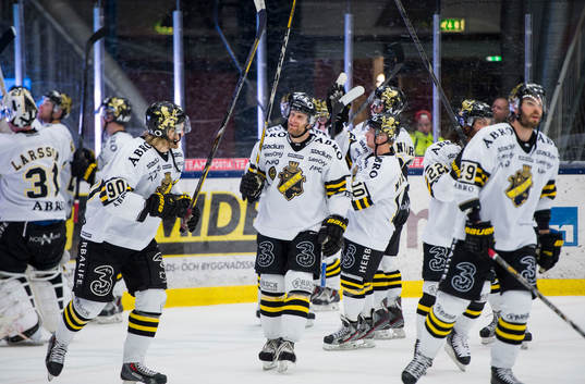 AIK tackar sina supportrar på plats