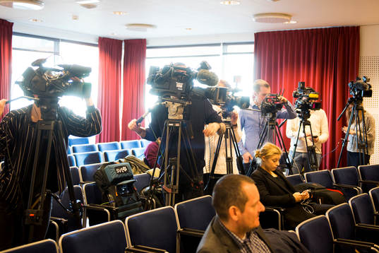 Stort medialt intresse när polisen håller presskonferens