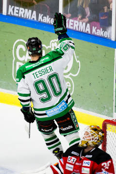 Rögles Kelsey Tessier jublar