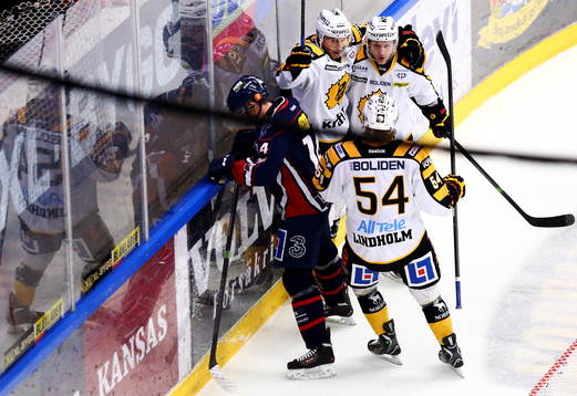 Skellefteås Joakim Lindström jublar och Linköpings Mark