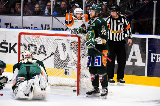 Växjös Robert Rosén jublar