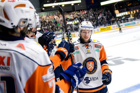 Växjös Robert Rosén jublar