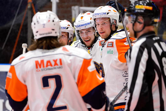 Växjös Robert Rosén jublar