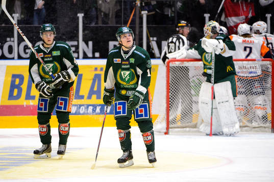 Färjestads Pontus Åberg och Christoffer Forsberg deppar