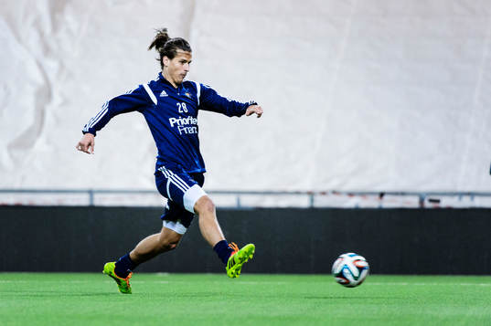 Aleksandar Prijovic med bollen
