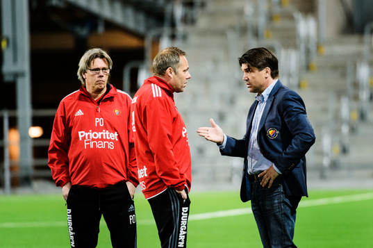 Djurgårdens sportchef Bosse Andersson pratar med tränare