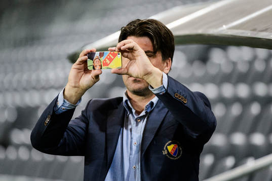 Djurgårdens sportchef Bosse Andersson tar en bild