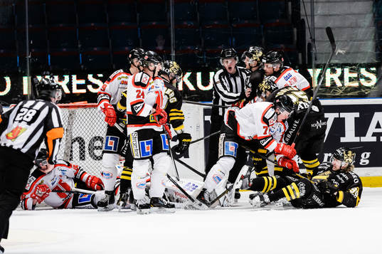 Bråk framför Örebros mål