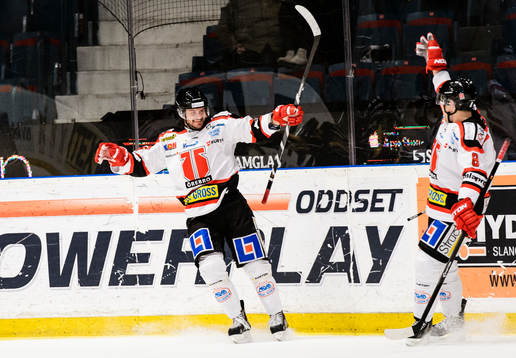 Örebros Johan Wiklander jublar med Nickolas Plastino
