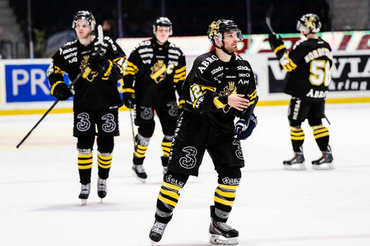s Carsen Germyn och andra spelare deppar