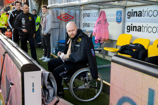 Elfsborgs manager Klas Ingesson i rullstol