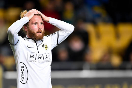 Häckens Emil Wahlström reagerar när Elfsborg får straff