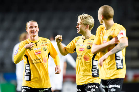 Elfsborgs Niklas Hult och Johan Larsson jublar