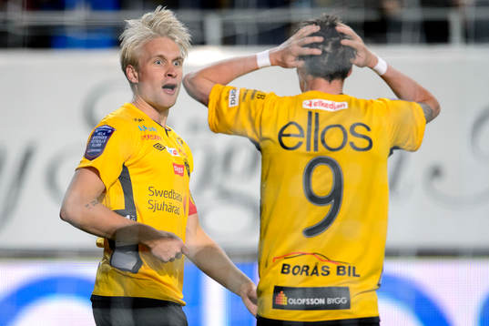 Elfsborgs Johan Larsson jublar