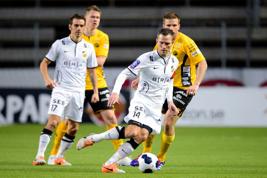 Häckens Martin Ericsson med bollen
