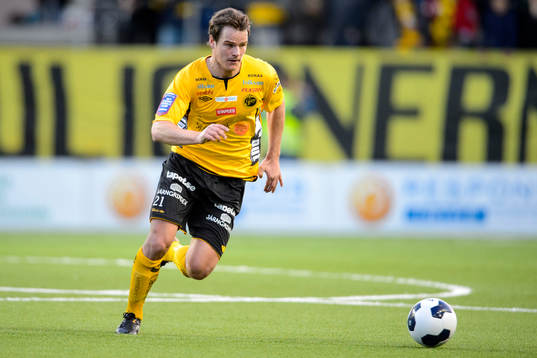 Elfsborgs Henning Hauger med bollen
