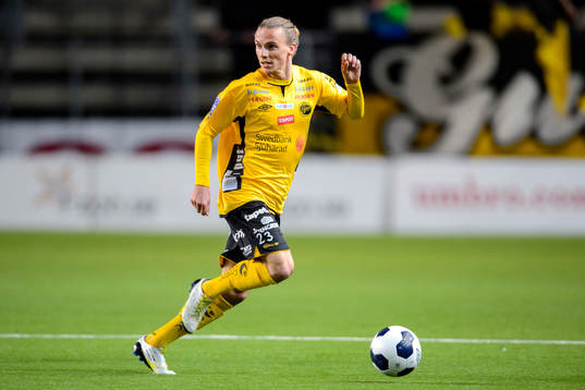 Elfsborgs Niklas Hult med bollen