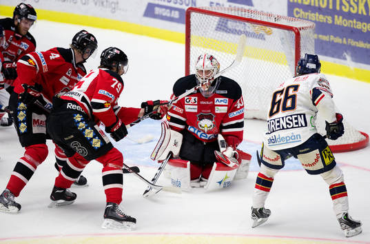 Marcus Sörensen från Djurgården gör mål men det är