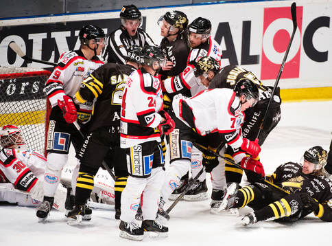 Spelare i lagen bråkar med varandra