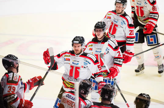 Örebros Johan Wiklander jublar